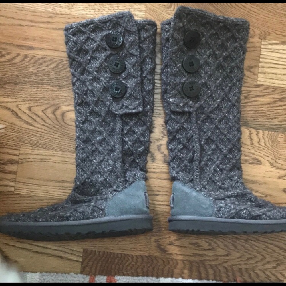 UGGs like new cardi boots